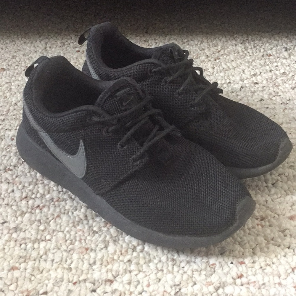 Black Nike Shoes